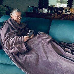 Berkshire Blanket throw with sleeves and foot pocket! Soooo soft!